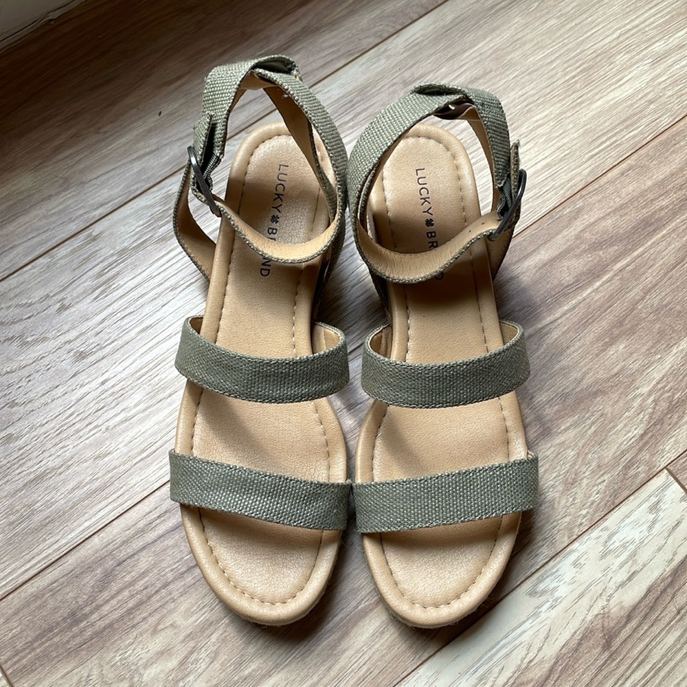 Lucky Brand strappy sandals, size 10